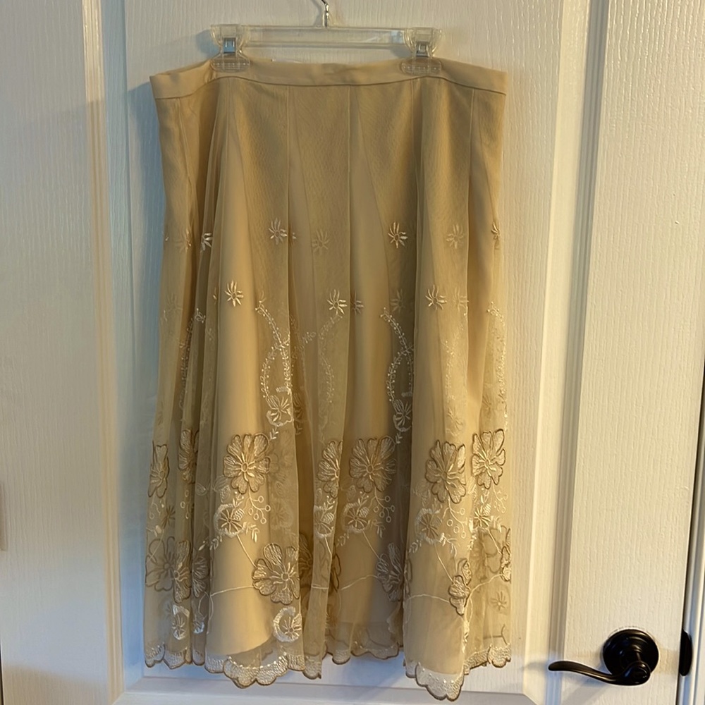 Talbots embroidered crinoline ivory skirt